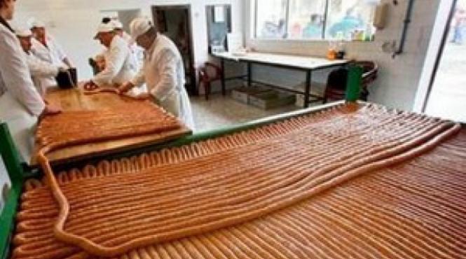 bucurestenii pot manca un mic lung de 150 m in parcul national