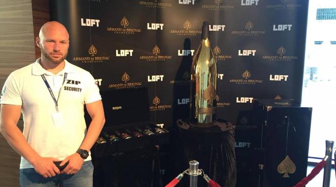 sampanie de aproape 100 000 de euro comandata la un club de fite din mamaia