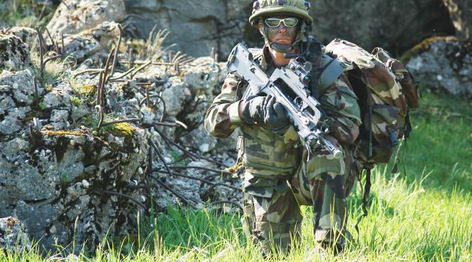 franta intentioneaza sa instituie serviciul militar obligatoriu de o luna