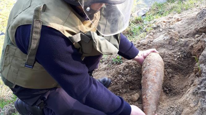 descoperire teribila la botosani o bomba de aruncator a fost gasita in localitatea cismea