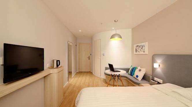 fondul de investitii din qatar ar putea vinde trei hoteluri de lux europene bloomberg