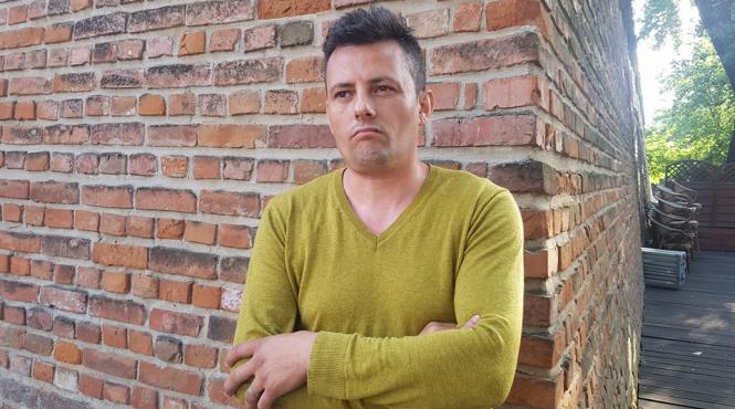 video doi agenti de la politia feroviara timis acuzata ca au agresat un barbat