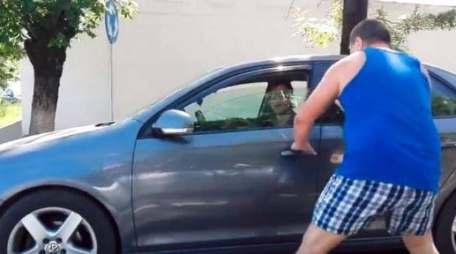 video reactie violenta a unui taximetrist din timisoara