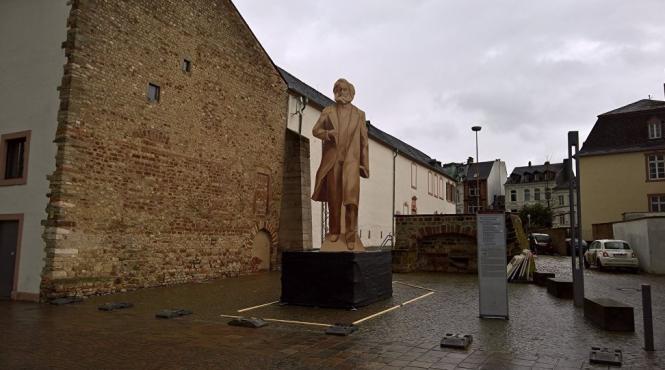 o statuie controversata a lui karl marx dezvelita in germania