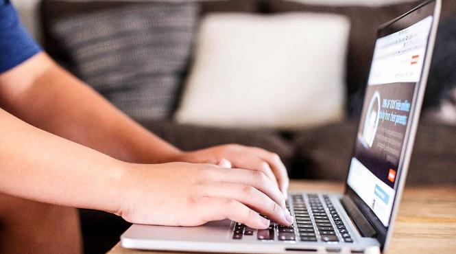 eurostat romanii printre cei mai dependenti de tehnologie din ue