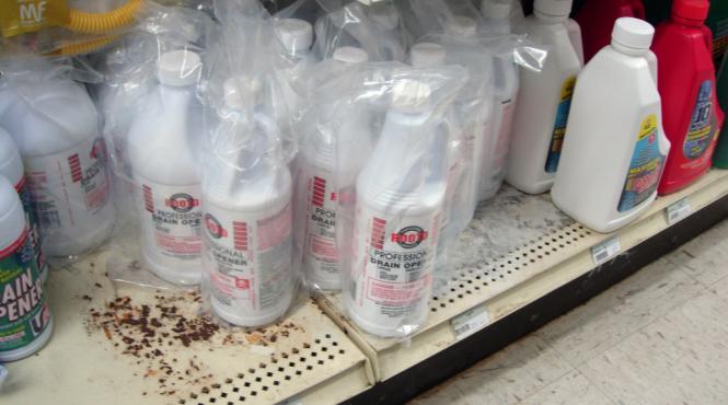 tineri cautati dupa ce au aruncat cu acid sulfuric in fata unui barbat