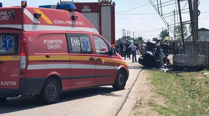 accident teribil in olt sunt trei morti si doi raniti dupa ce masina a intrat in panoul de bun venit