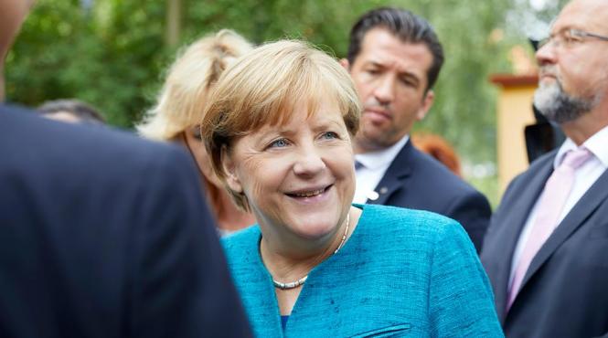 angela merkel sare in apararea industriei auto