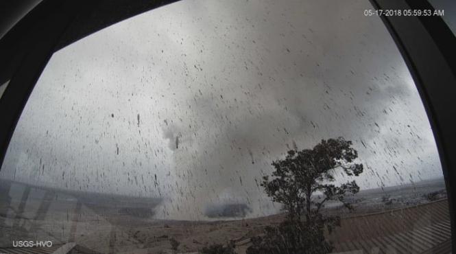 eruptie violenta a vulcanului kilauea din hawaii