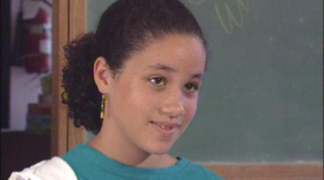 nu o sa va vina sa credeti cine este adolescenta din imagine
