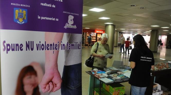 politistii ii invata pe romani cum sa se apere