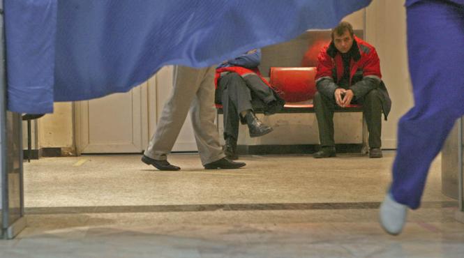 galati batran in stare grava la spital dupa ce a fost batut si talharit in propria locuinta