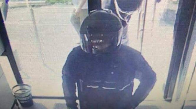 autorii jafului unei banci din baia mare sunt cautati in continuare