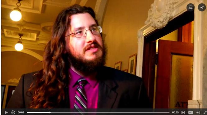 chemat in fata instantei pentru a explica de ce sta in casa parintilor la 30 de ani