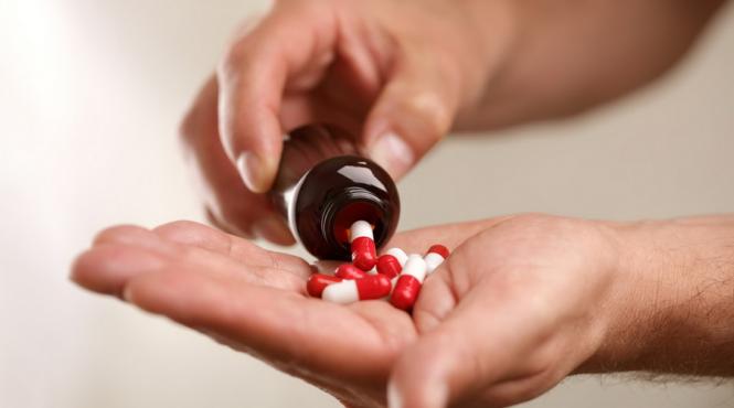 romanii se trateaza singuri