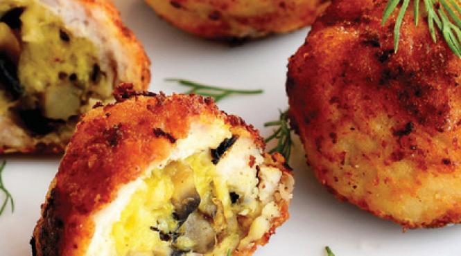 reteta zilei chiftelute de pui umplute cu gouda si ciuperci