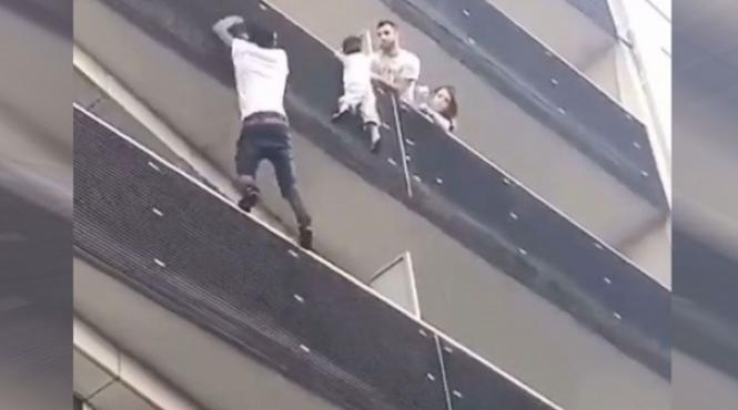 video un imigrant ilegal a ajuns erou national in franta