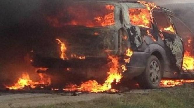 o masina a luat foc in timpul mersului