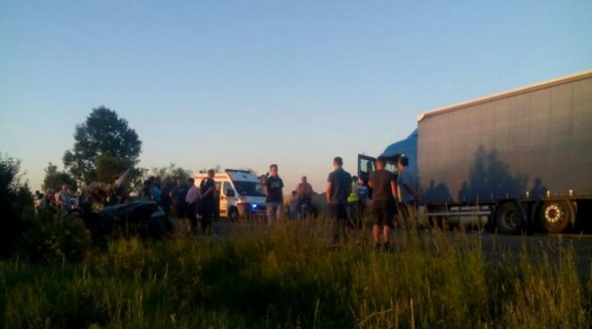 suceava un mort si un ranit pe dn2 dupa coliziunea dintre un tir si un autoturism