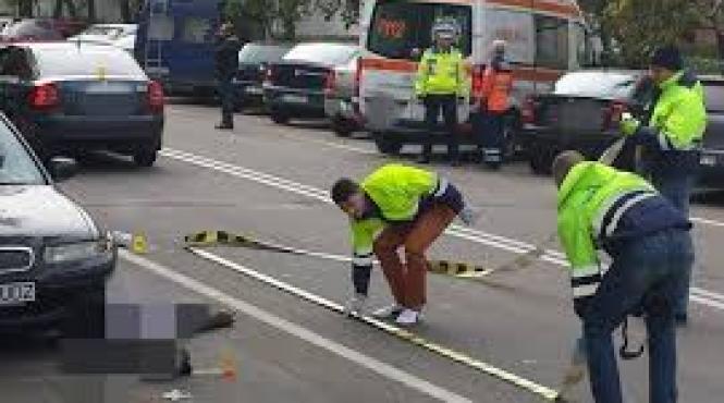 un politist a accidentat mortal o femeie care a traversat strada prin loc nepermis