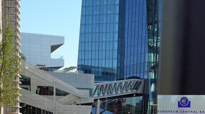 bce nu intentioneaza sa intervina in criza din italia