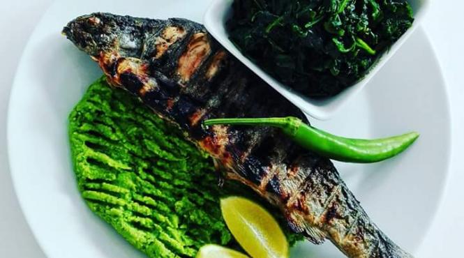 reteta zilei pastrav la cuptor cu piure de mazare