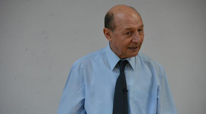 traian basescu presedintele iohannis ar trebui sa organizeze un referendum pe tema numirii procurorilor sefi