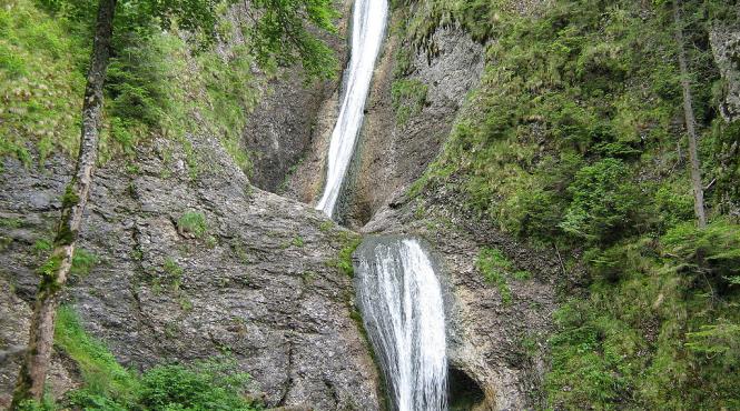 doi adulti si un copil recuperati din masivul ceahlau