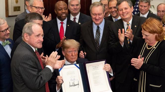 donald trump spune ca are dreptul absolut de a se gratia