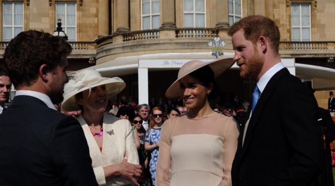 meghan o va insoti pe regina elisabeta a ii a pentru prima data la angajamente oficiale saptamana viitoare