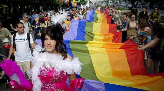 romania obligata sa recunoasca drepturile sotilor gay