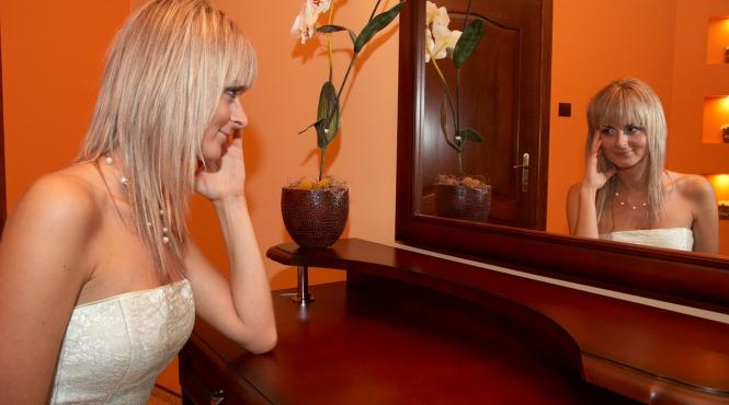 de ce se spune ca blondele sunt proaste de unde a pornit mitul si care a fost prima blonda prostanaca