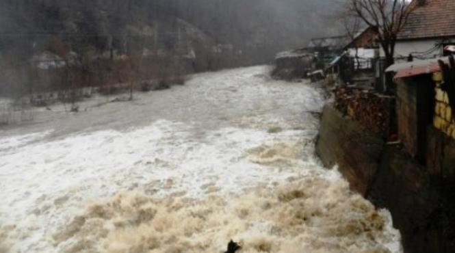 alerta hidrologi cod portocaliu de inundatii pe raurile olt si topolog pana la ora 12 00