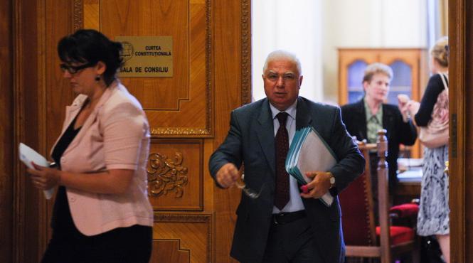 deceniul de foc al judecatorilor curtii suspiciuni si neincredere