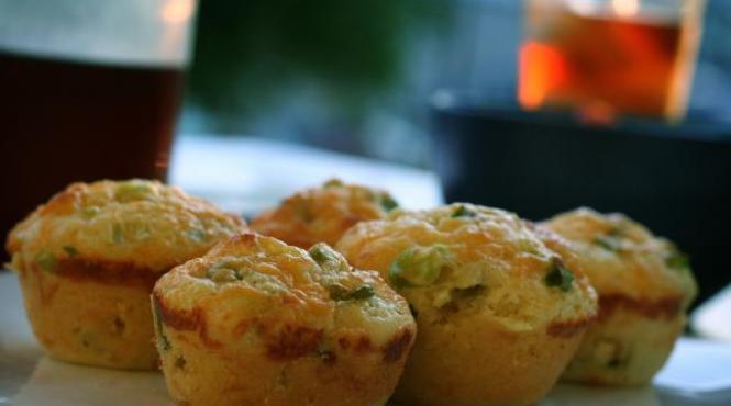 reteta zilei briose cu porumb si carnati