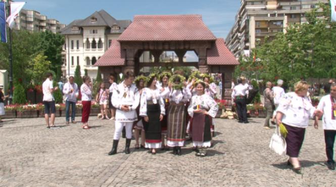 festivalul romania autentica simultan la iasi brasov si hobita