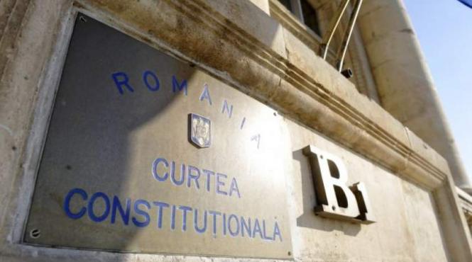 ccr amana pentru 4 iulie sesizarea pnl si usr privind legea manualului scolar