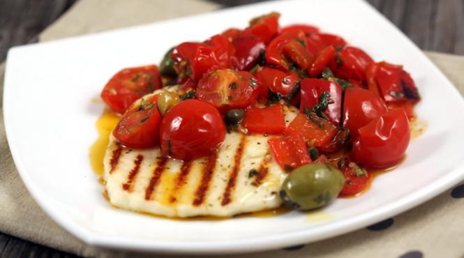 reteta zilei halloumi la gratar cu ardei si rosii cherry