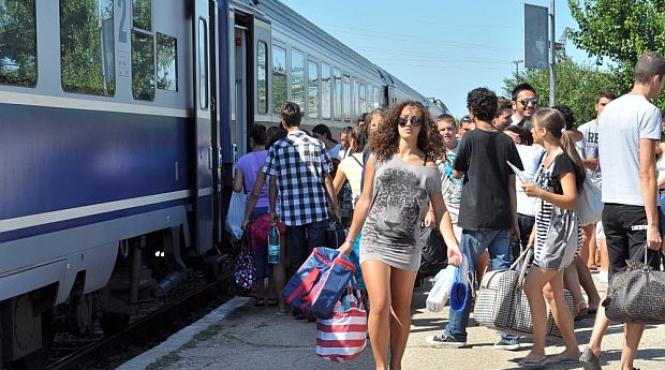 vesti bune pentru elevi de la cfr calatorii cu reducere de 50 la bilete simple si bilete dus intors
