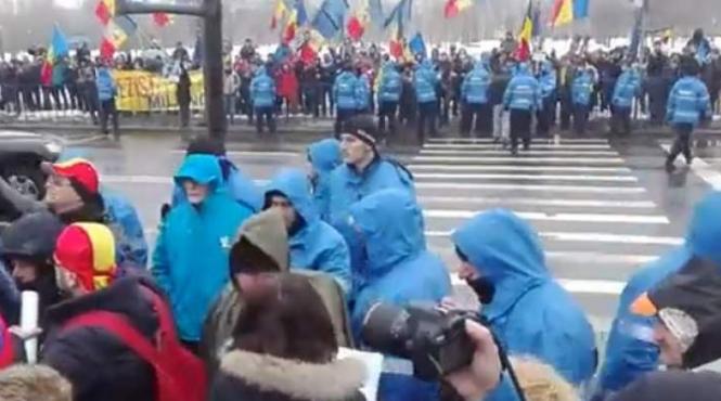protest parcul izvor cateva sute de oameni cer demisia guvernului