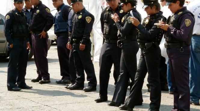toti politistii dintr o localitate din mexic au fost arestati
