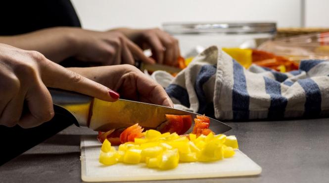 6 obiceiuri alimentare banale si extrem de raspandite care ingrasa