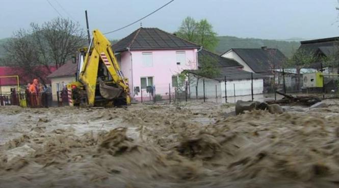 tabara de sinistrati in doua scoli din farcasa pentru 132 de persoane evacuate
