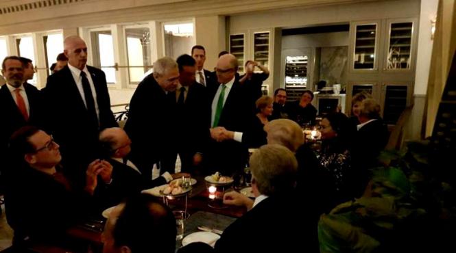 politicienii marunti dar cu complexe mari ai unei tari mici