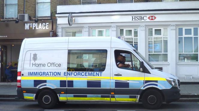 autoritatile pentru imigratie din marea britanie separa copiii de parinti