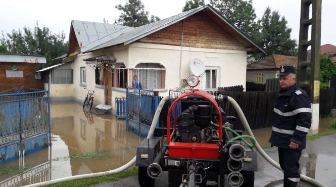 mai multe gospodarii inundate in gura sutii dambovita