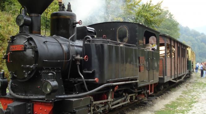 trenul mocanita bisericile vechi si o vacanta la tara preferate de turistii in sezonul de vara