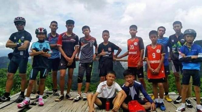 video drumul infernal strabatut de cei 13 tineri pentru fi salvati din pestera inundata