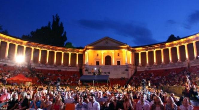 we love retro la arenele romane