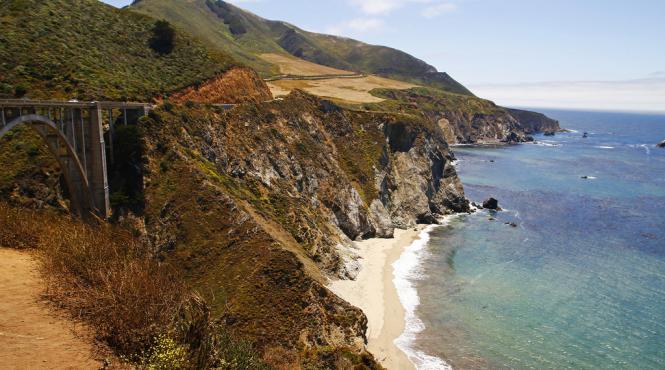 o femeie a fost salvata la o saptamana dupa ce a cazut cu masina de pe o stanca